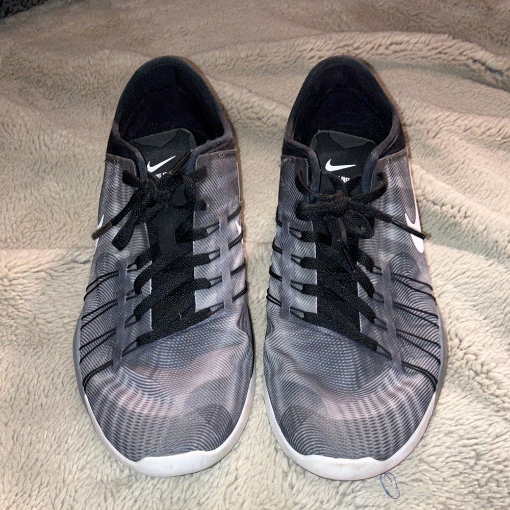🧜‍♀️ Nike Free TR 6, Size 8